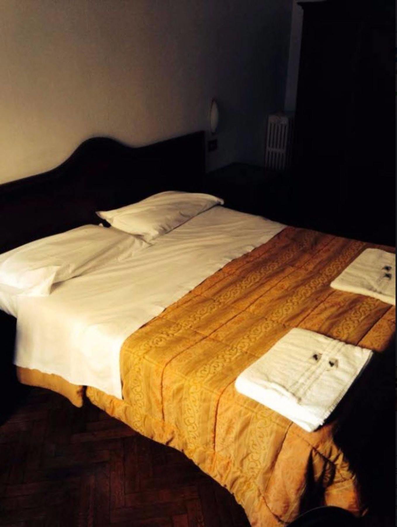 Hotel Medea ミラノ エクステリア 写真